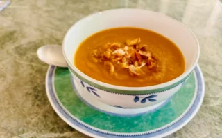 寒冷的日子 让这道南瓜浓汤带给你温暖