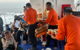 菲律宾渡轮沉没 316人获救 15死28失踪