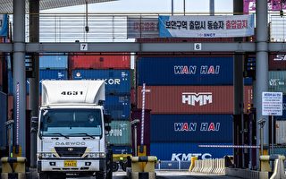 川普宣布提高韩国商品关税 汽车木材在列