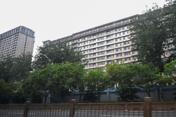 爆料:京西宾馆枪战细节 双方几十人被击毙