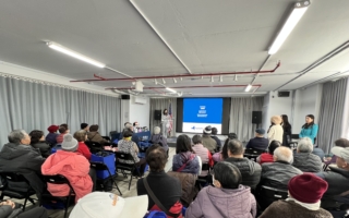 纽约州健保咨询会 华人居民踊跃参与