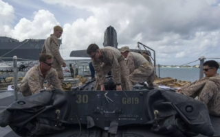 专家:中国公民与美水兵假结婚构成国安威胁