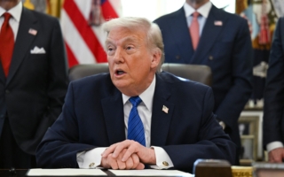 川普暗示已给伊朗达协议最后期限