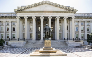 林肯号航母压境之际 美对伊朗祭新一轮制裁