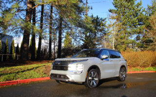 【车评】展现超级四驱实力 2025 Mitsubishi Outlander SEL