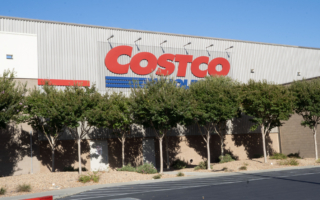 Costco推出Nike联名款运动鞋 转售价格飙涨