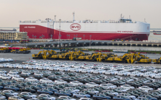 比亚迪销量降三成 股价暴跌 汽车板块飘绿