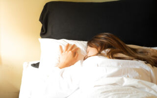专家警告：这种睡姿有健康隐忧