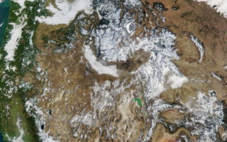 美西积雪量异常低 NASA发布“雪旱”卫星图