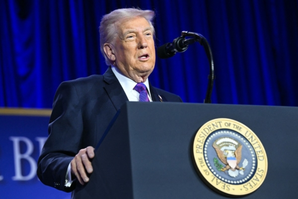 川普在全国祈祷早餐会上讲话 强调恢复信仰