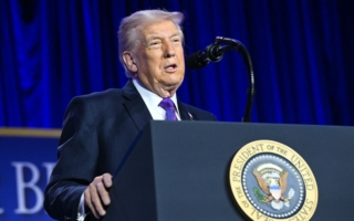 川普在国家祈祷早餐会上讲话 强调恢复信仰