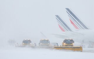 组图：暴雪席卷欧洲多国 致交通大面积瘫痪