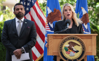 【直播】邦迪部长和帕特尔发表声明