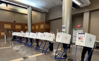 白宫：川普尚无正式计划在投票站进行移民执法