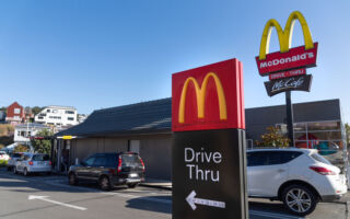 在速食店得来速窗口取餐 这种行为很粗鲁