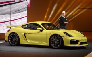 杭州女车主:百万保时捷被无人洗车机洗残