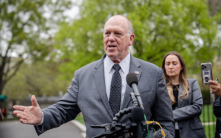 美边境事务主管受访 谈对非法移民的执法立场