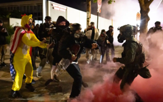 美议会就ICE执法举行听证 两党议员激辩