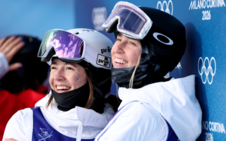 美国女子雪上技巧创历史 包揽冬奥金银牌