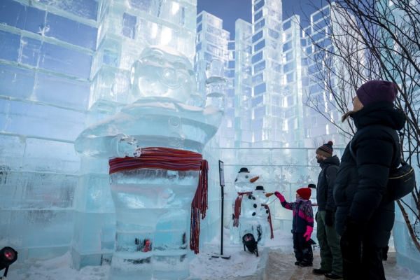 组图：魁北克冬季嘉年华 民众尽享冰雪乐趣