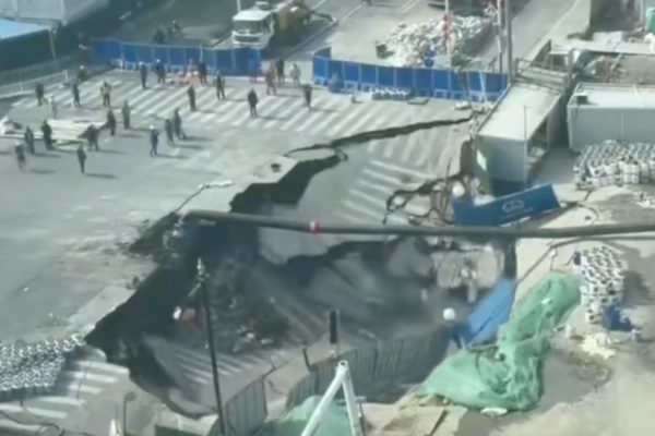 上海地铁施工区塌陷 官方称“局部渗漏”惹议