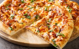 披萨应该怎么吃才对？ 礼仪专家这么说