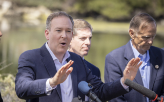 废除碳排有害说？白宫：川普将放松管制措施