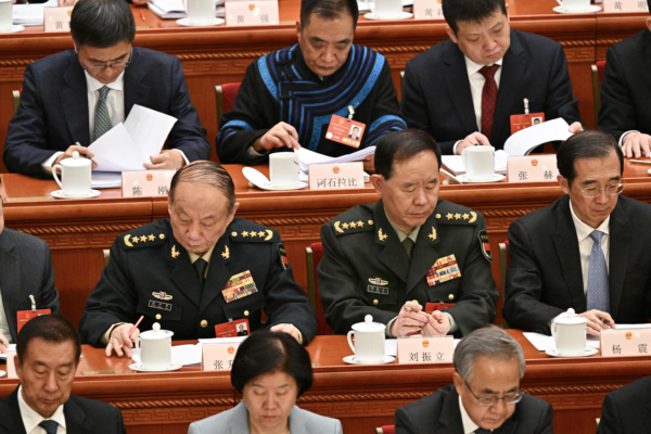 张升民向习表忠并强调军队维稳 释何信号?