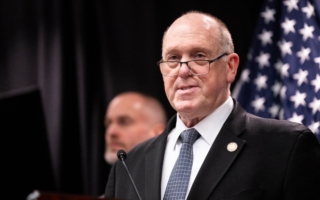 霍曼：川普同意结束明州大规模移民执法行动