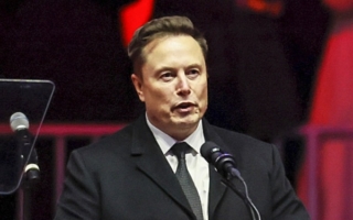 马斯克:SpaceX计划十年内在月球上建城市