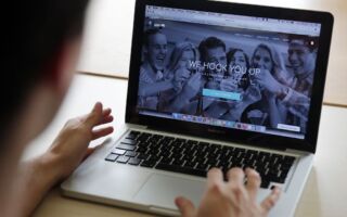 网恋诈骗层出不穷 如何避免成为受害者？