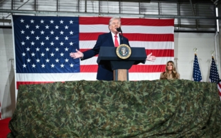 第二艘航母赴中东 川普:需让伊朗感到恐惧