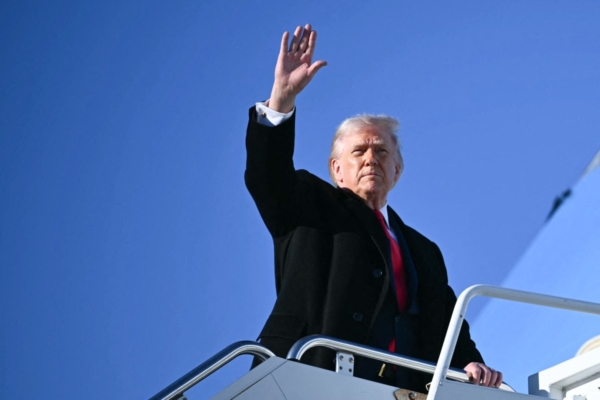 川普:伊朗政权更迭是最佳选择