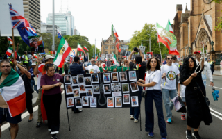 伊朗当局展开全国性行动 逮捕抗议者