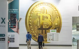 比特币一度跌破7.3万美元 创16个月来新低