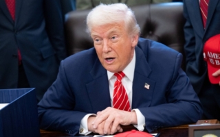 川普称伊朗应非常焦虑 美伊谈判敲定地点