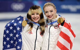 为何刘美贤无法保留原先那块冬奥花滑金牌