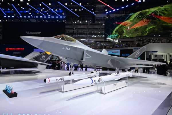 歼-35被美国奇才用卷尺量 中共为何恼怒