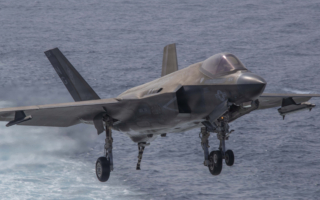 为何美军在林肯号航母部署F-35C 而非F-35B