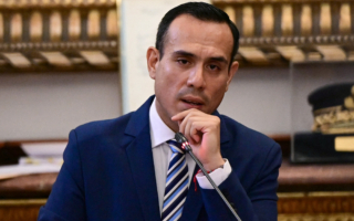 涉“中餐馆门”丑闻 秘鲁总统遭国会罢免