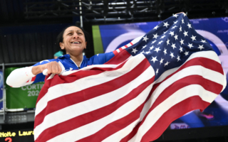 16年的追逐 41岁美国妈妈冬奥摘金创历史