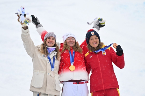冬奥滑雪登山项目首秀 瑞士和西班牙选手摘金