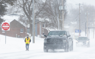 暴风雪袭美国 长时间停电或导致严重后果