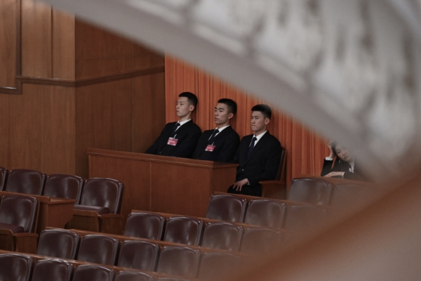 中共严查准裸官 专家指权斗恐加剧