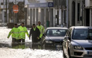 组图:强风暴袭西班牙葡萄牙 多地洪水泛滥