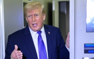 双航母逼近伊朗 川普:将间接参与美伊谈判