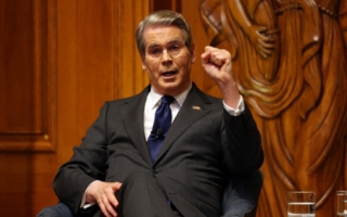 谷爱凌代表中国参赛引争议 美财长发声