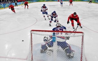 美男子冰球夺冠 海格塞斯将防长头衔授予门将