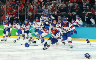 川普致电美国冰球队 邀其参加国情咨文演讲