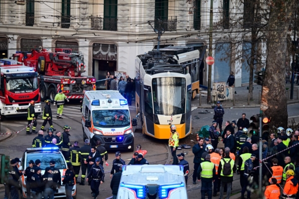 米兰市中心发生电车脱轨事故 至少1死39伤